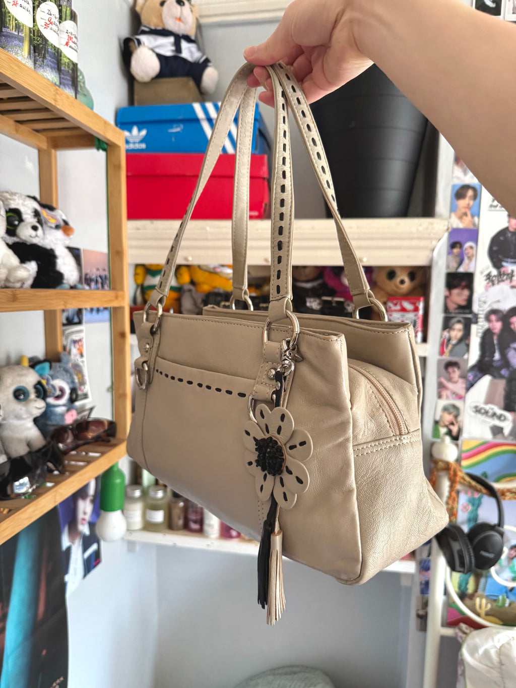 y2k vintage cream contrast stitching shoulder bag with flower charm
