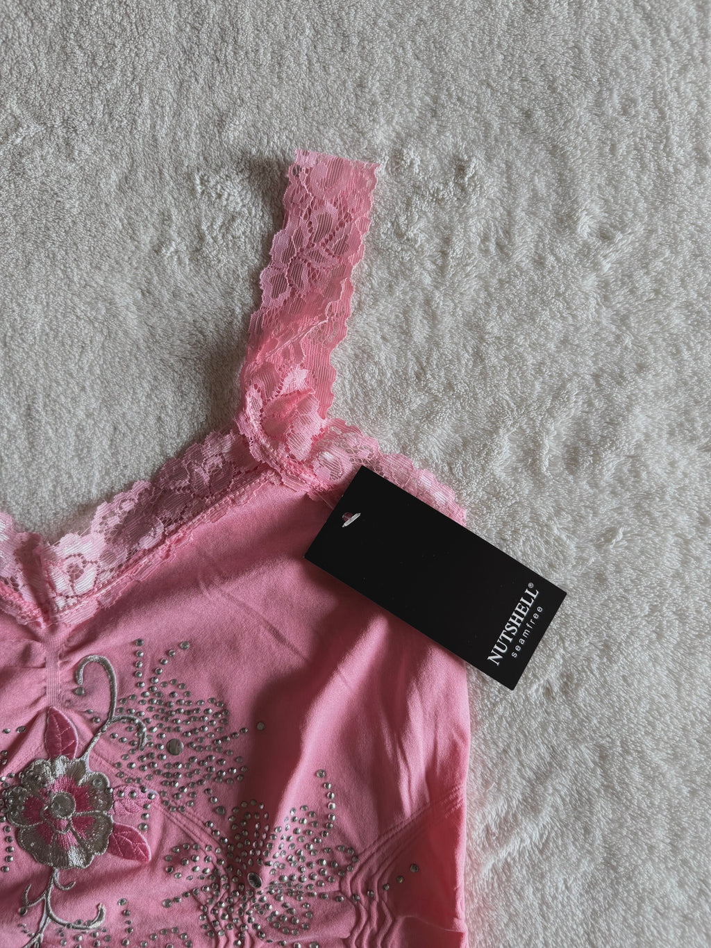 y2k vintage baby pink seamless cami top with lace trimmings and rhinestones