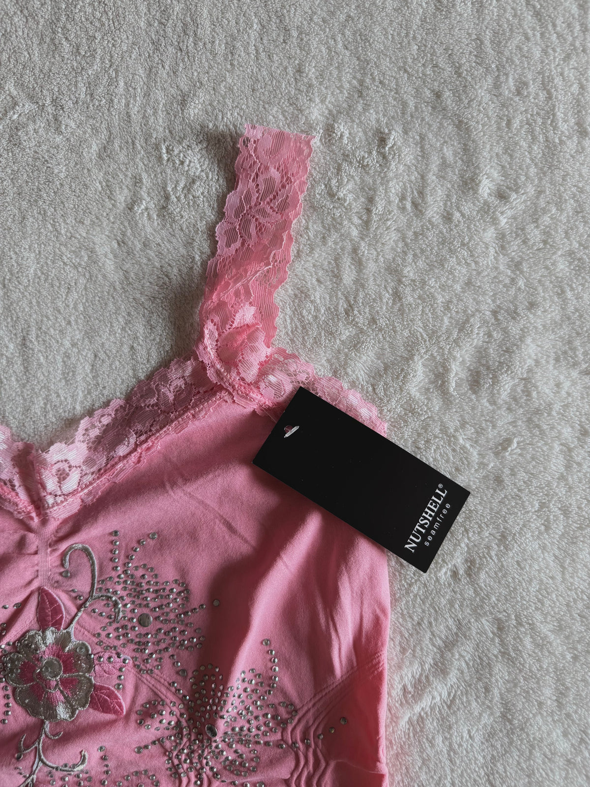 y2k vintage baby pink seamless cami top with lace trimmings and rhinestones