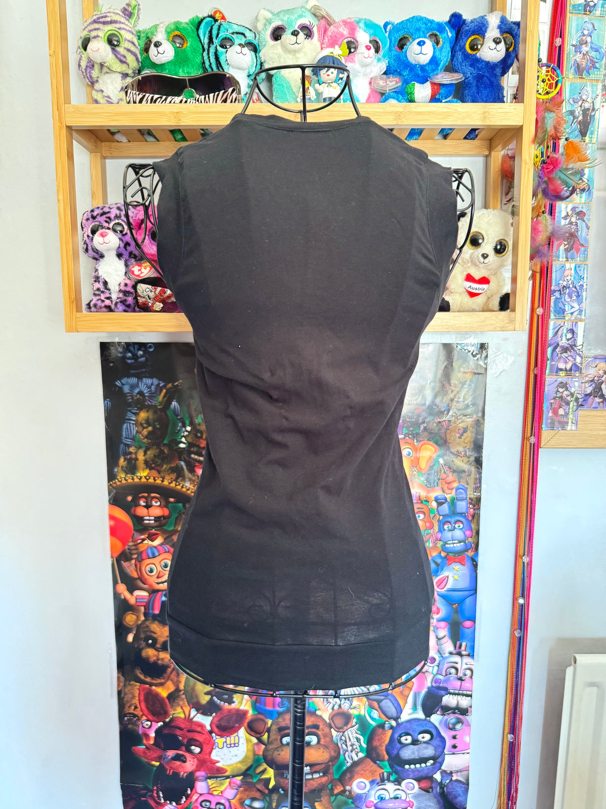 y2k vintage sleeveless fitted Vneck graphic Bench vest top