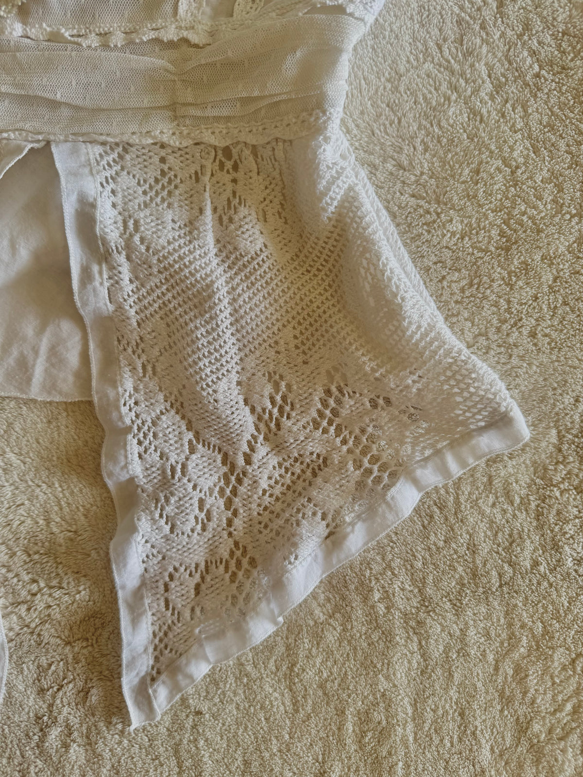 y2k vintage white crocheted cropped and fitted fairy hem cami top