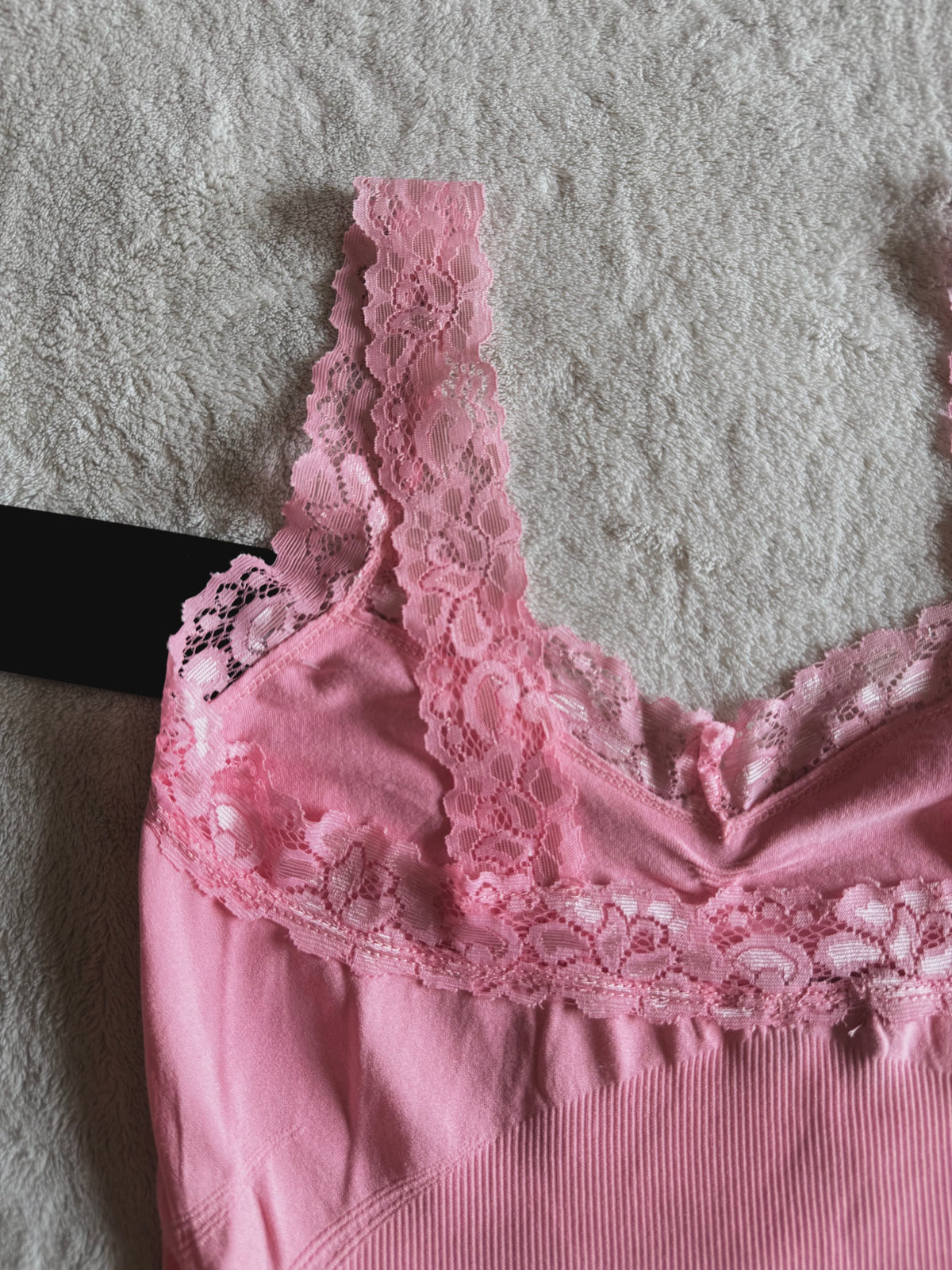 y2k vintage baby pink seamless cami top with lace trimmings and rhinestones