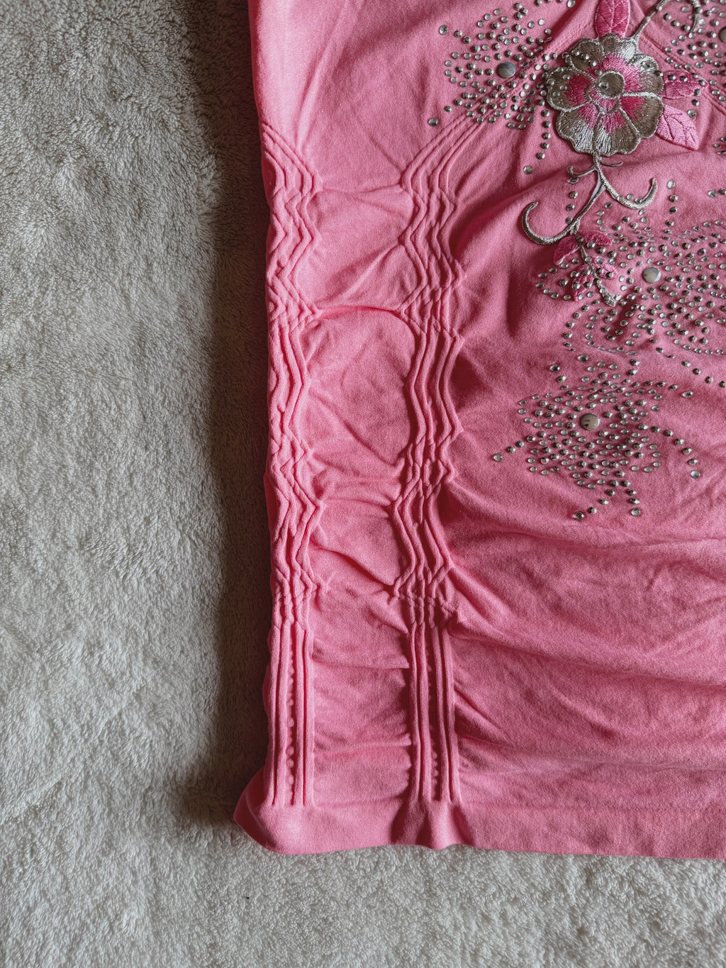 y2k vintage baby pink seamless cami top with lace trimmings and rhinestones