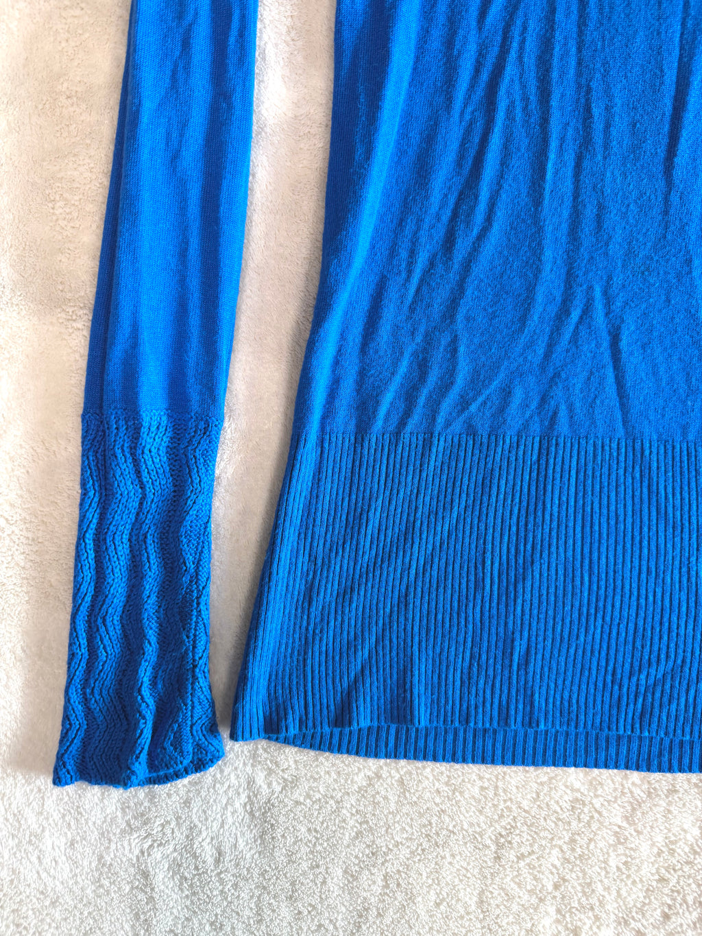 y2k vintage royal blue off shoulder fitted long sleeved top with ribbed knit detail