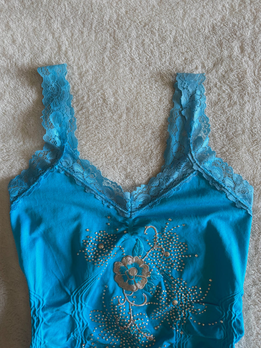 y2k vintage aqua blue seamless cami top with lace trimmings and rhinestones