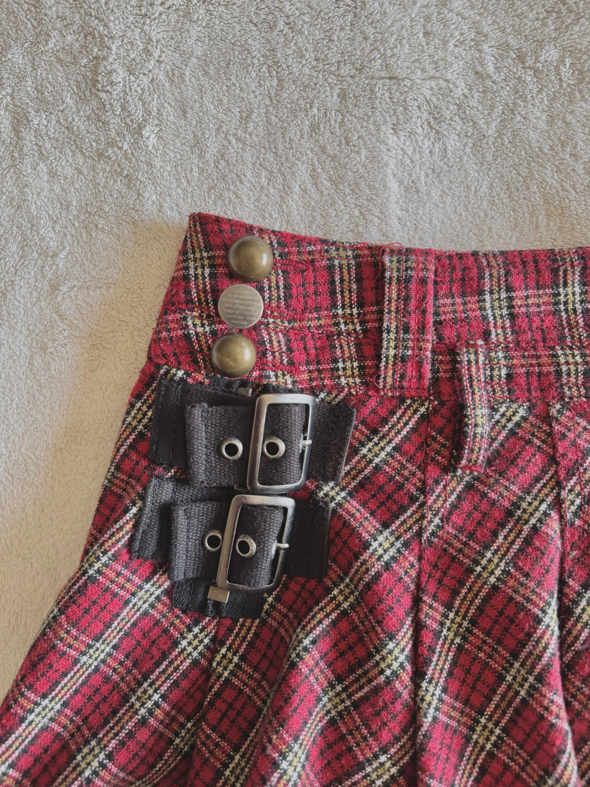 y2k vintage low waisted tartan pattern red ruffled mini skirt with buckles