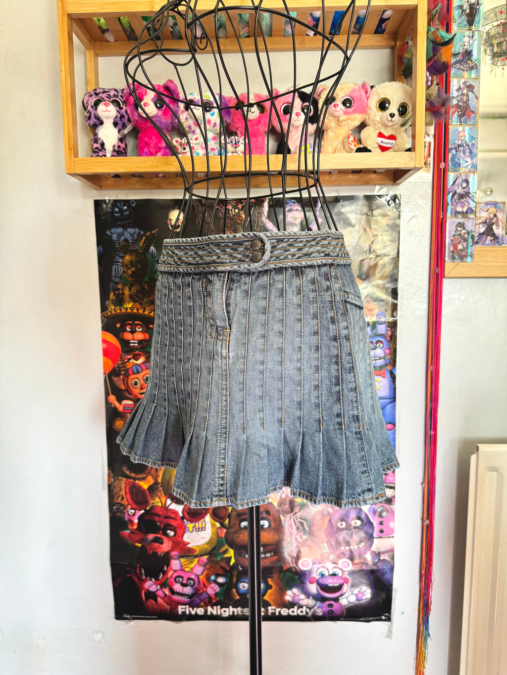 y2k vintage low waisted tightly pleated medium wash denim mini skirt