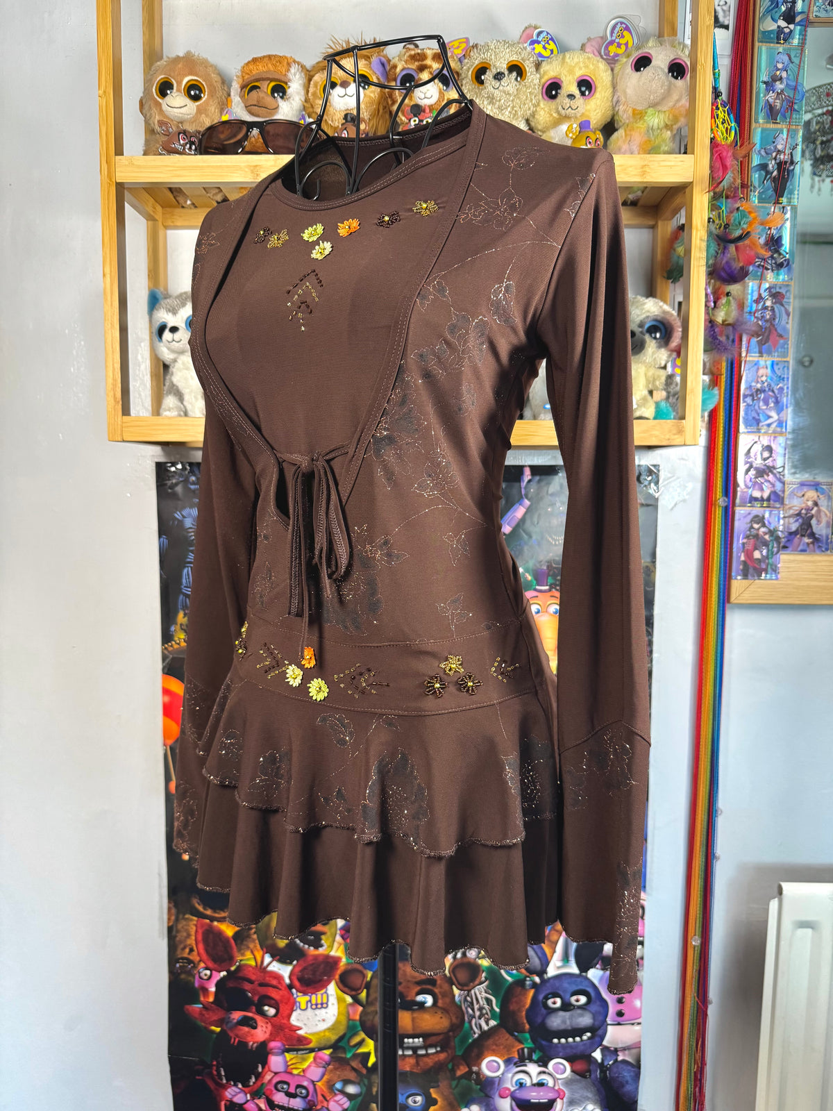 y2k vintage style brown fitted long sleeved floral layered top with ruffle tiered bottom fairycore
