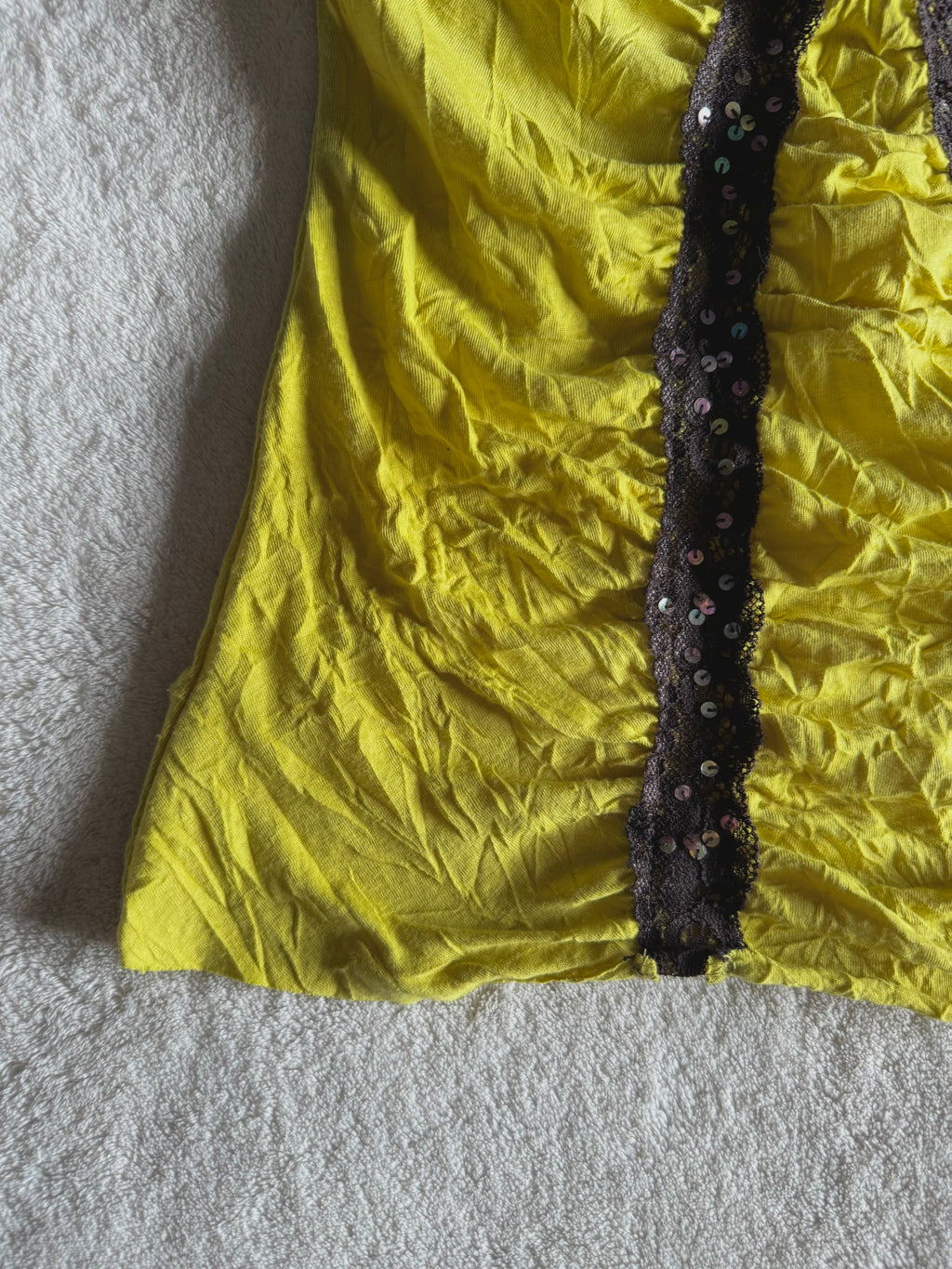 y2k vintage yellow ruched and fitted cami top with brown lace trimmings and sequins