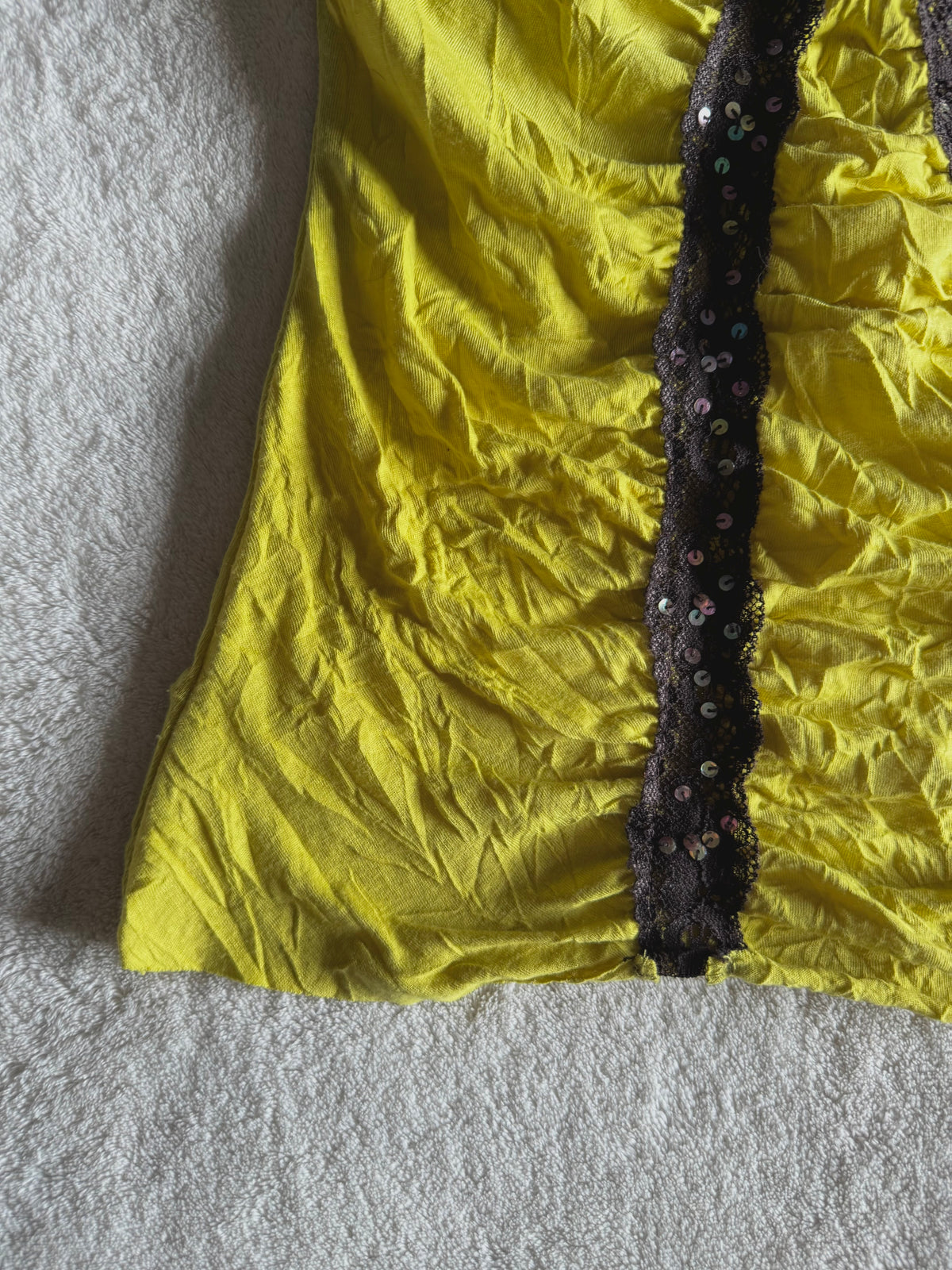 y2k vintage yellow ruched and fitted cami top with brown lace trimmings and sequins