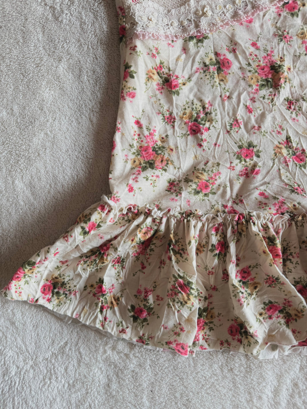 y2k vintage cream floral print sequin embellished ruffle lace trim cami top