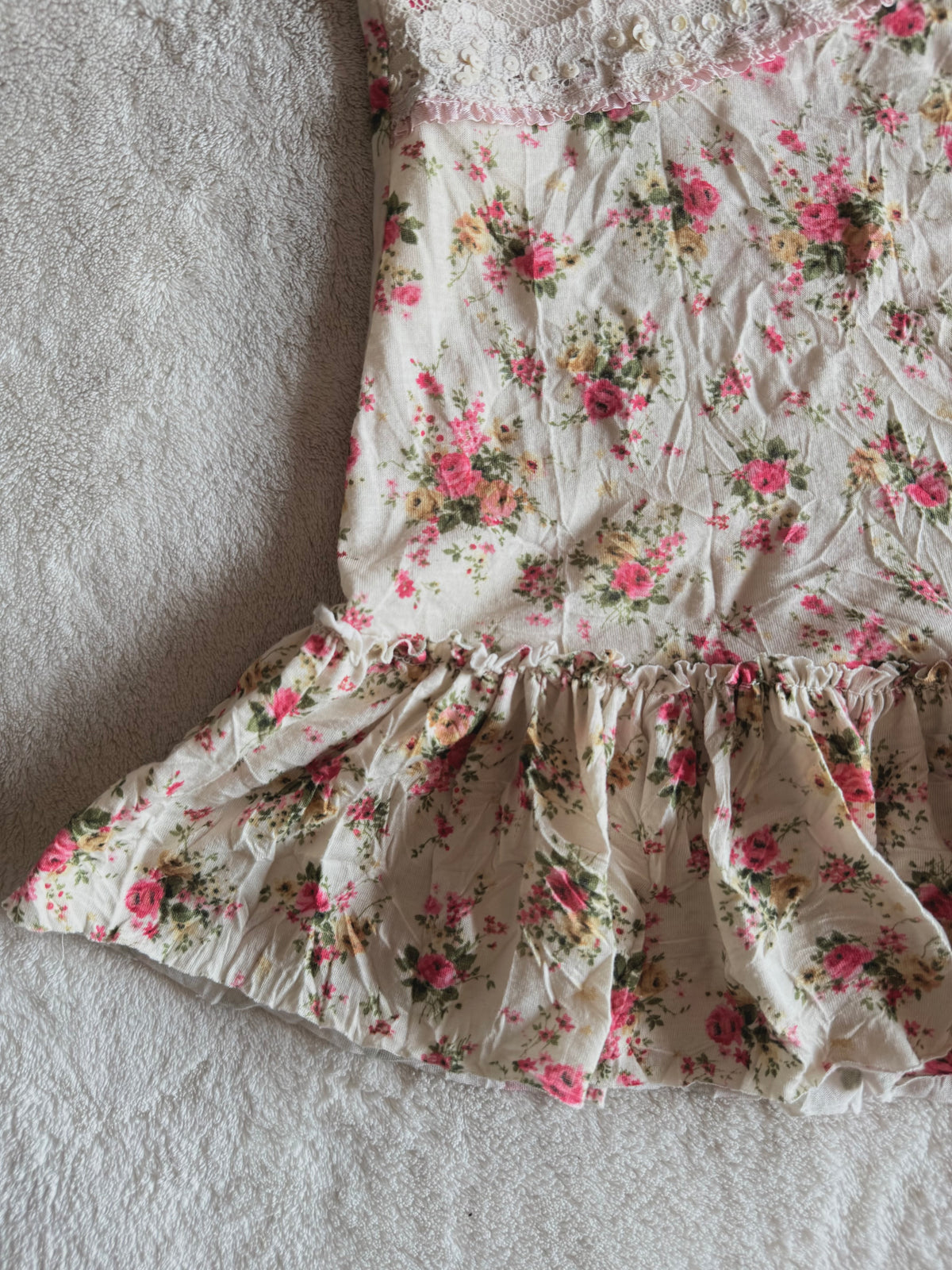 y2k vintage cream floral print sequin embellished ruffle lace trim cami top