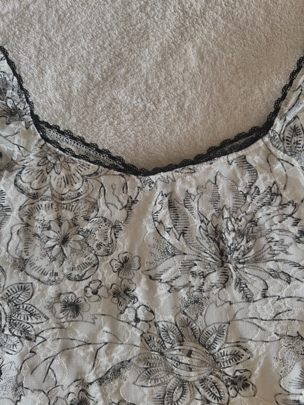 y2k vintage white floral sweetheart neckline fitted cami top