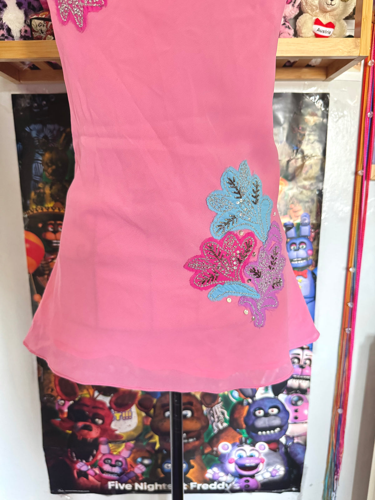 y2k vintage pink fitted sleeveless vest top with floral embroidery