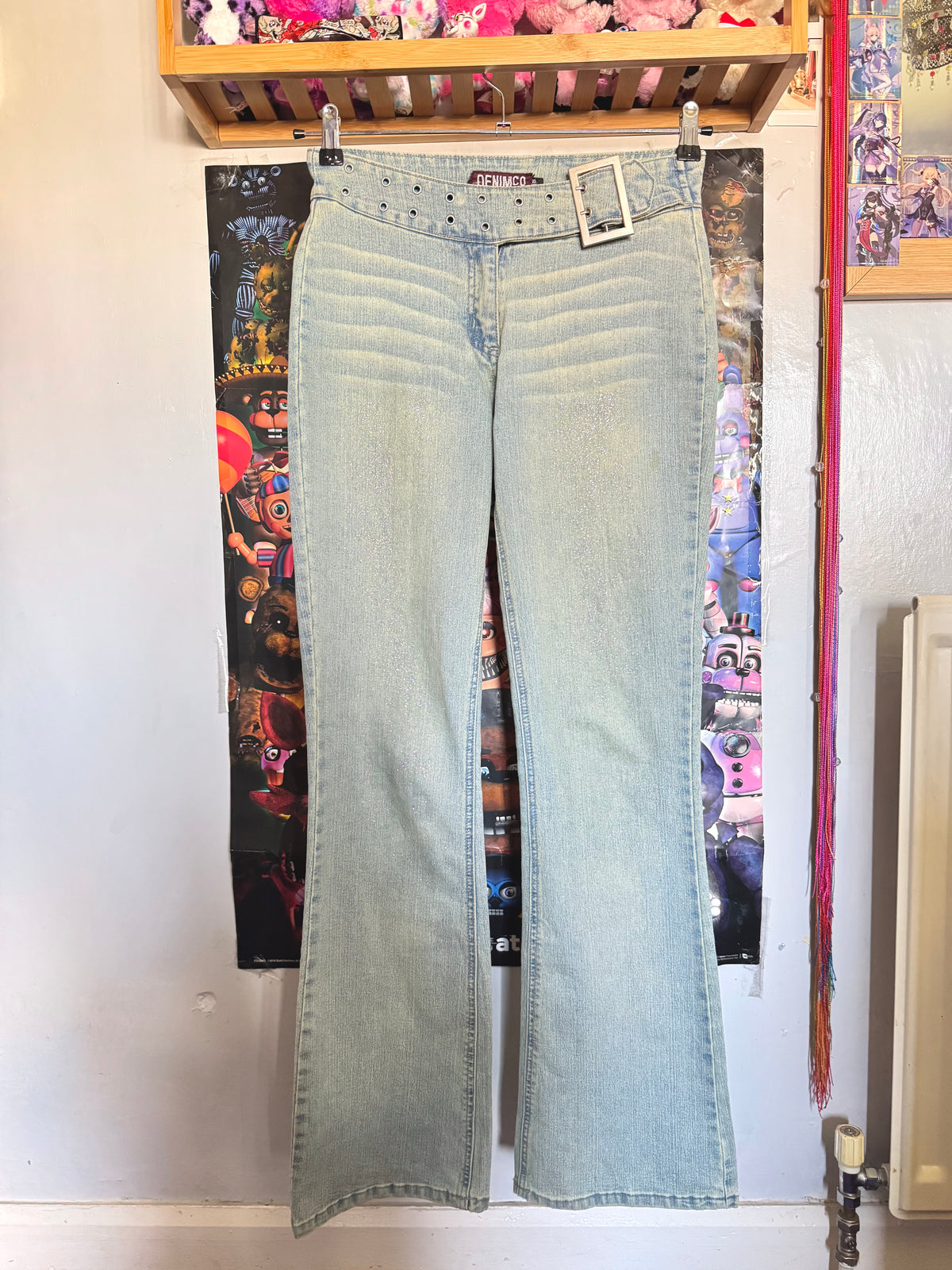 y2k vintage mid waisted light wash denim flared jeans with buckle and shimmer throughout
