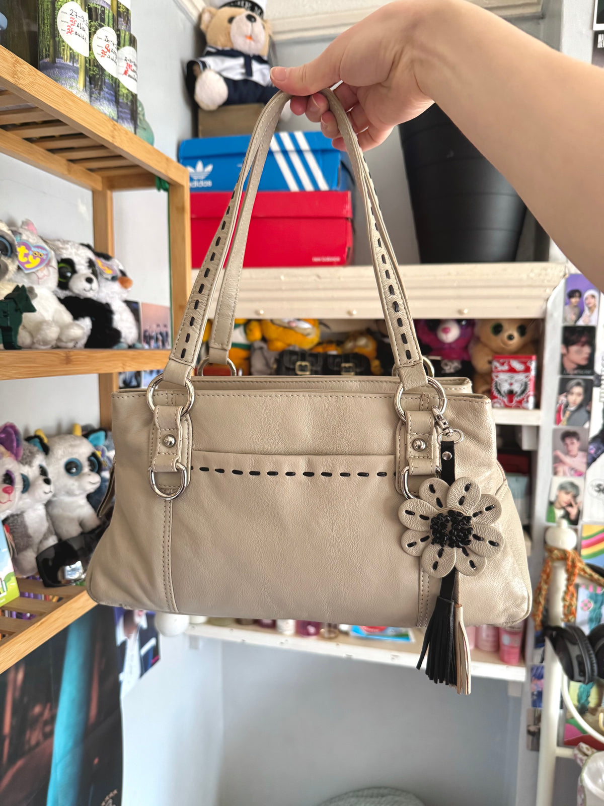 y2k vintage cream contrast stitching shoulder bag with flower charm