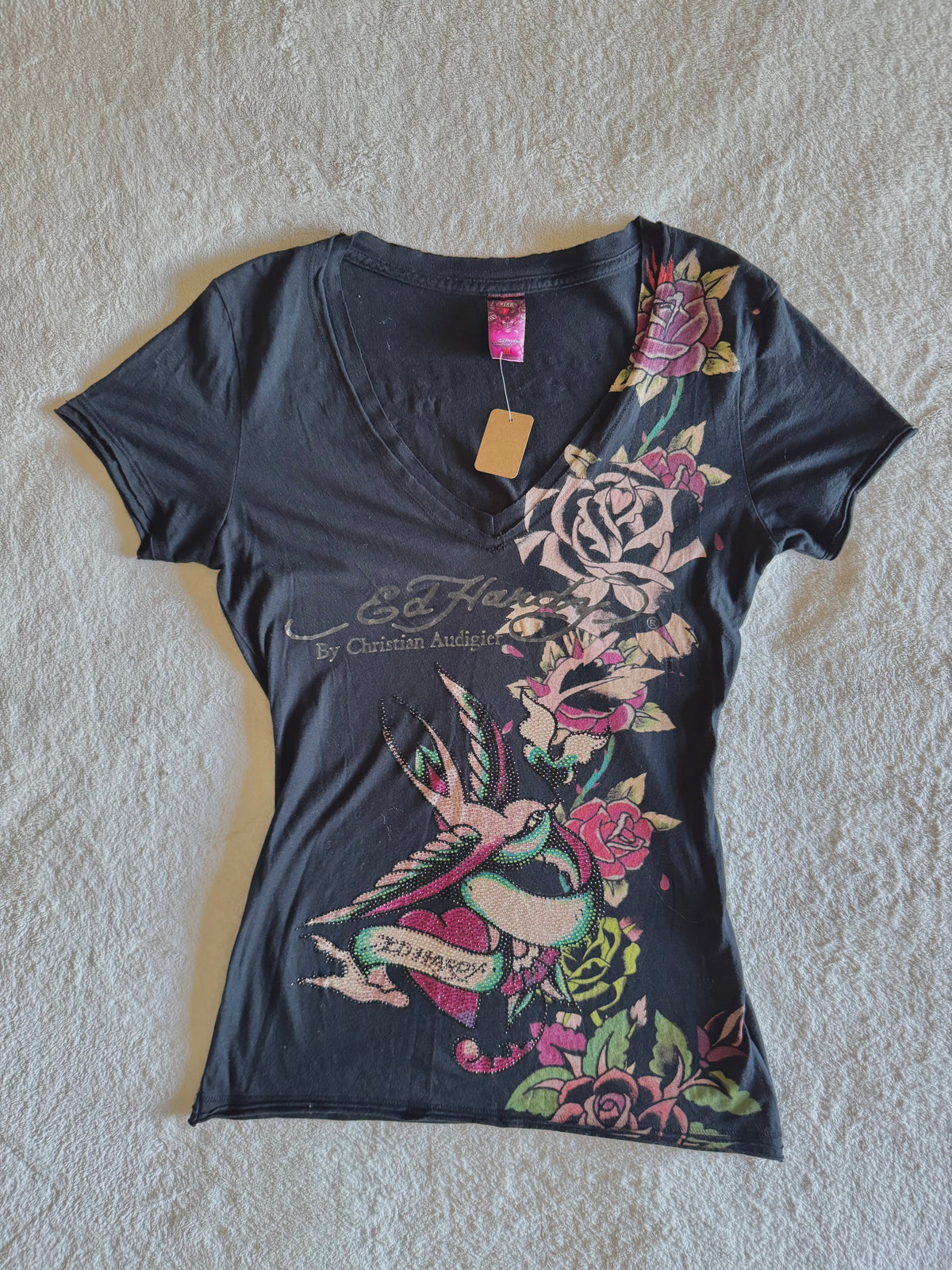 y2k vintage graphic rhinestone embellished vneck fitted tshirt