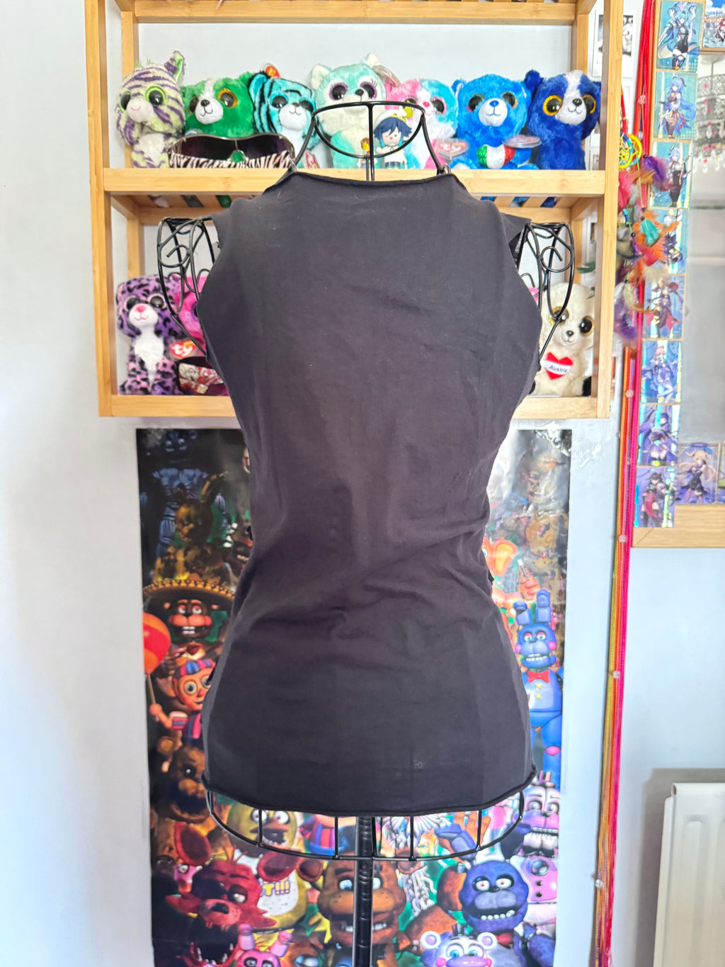y2k vintage fitted sleeveless black vest top with lace trimmings and sequin embellishments