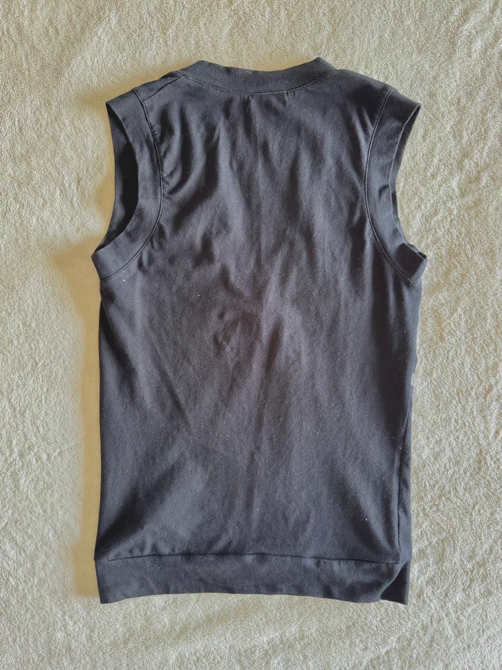 y2k vintage sleeveless fitted Vneck graphic Bench vest top