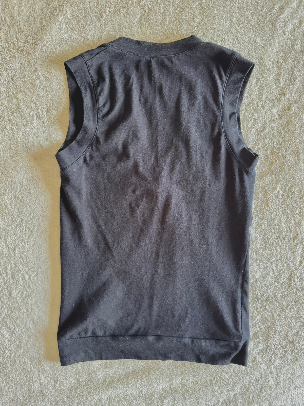 y2k vintage sleeveless fitted Vneck graphic Bench vest top