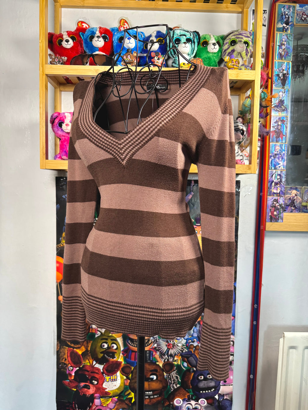 y2k vintage chocolate brown striped long sleeved vneck fitted jumper