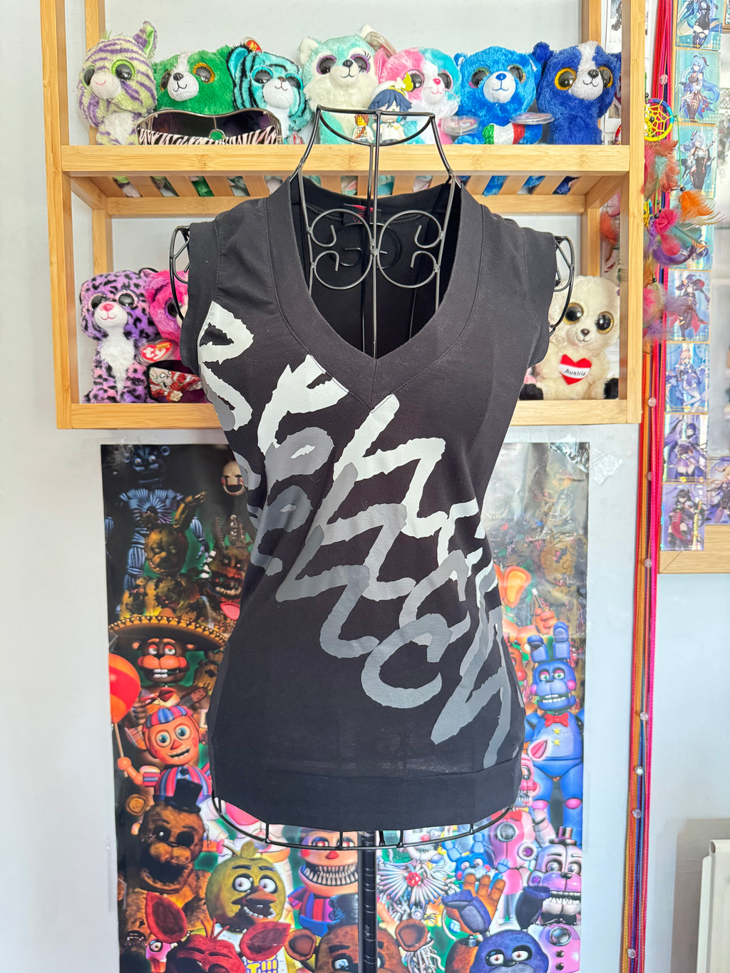 y2k vintage sleeveless fitted Vneck graphic Bench vest top