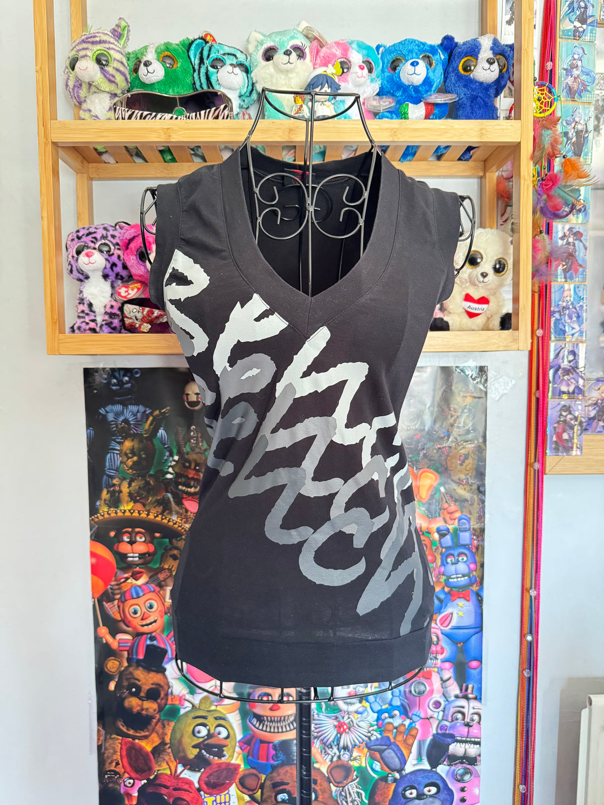 y2k vintage sleeveless fitted Vneck graphic Bench vest top