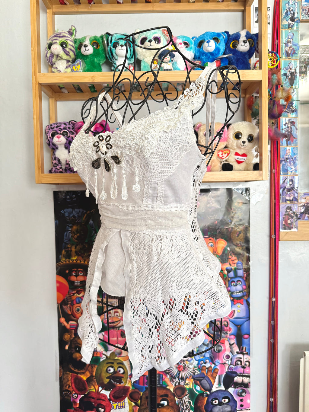 y2k vintage white crocheted cropped and fitted fairy hem cami top