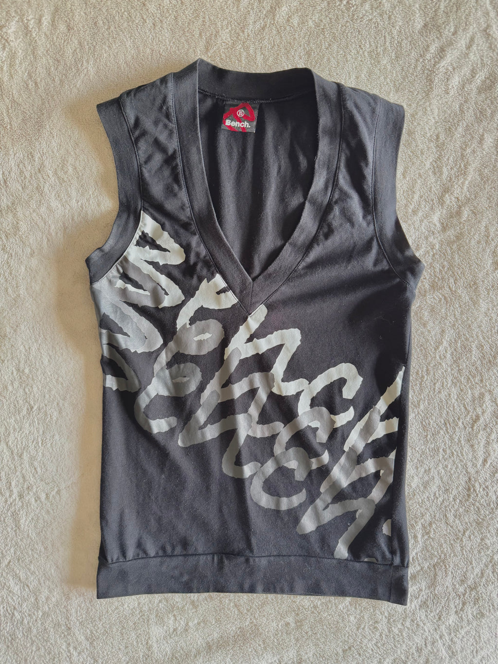 y2k vintage sleeveless fitted Vneck graphic Bench vest top