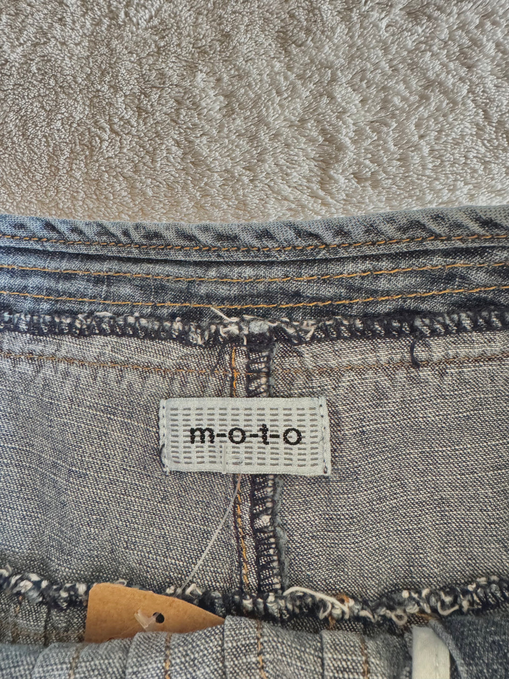 y2k vintage low waisted tightly pleated medium wash denim mini skirt