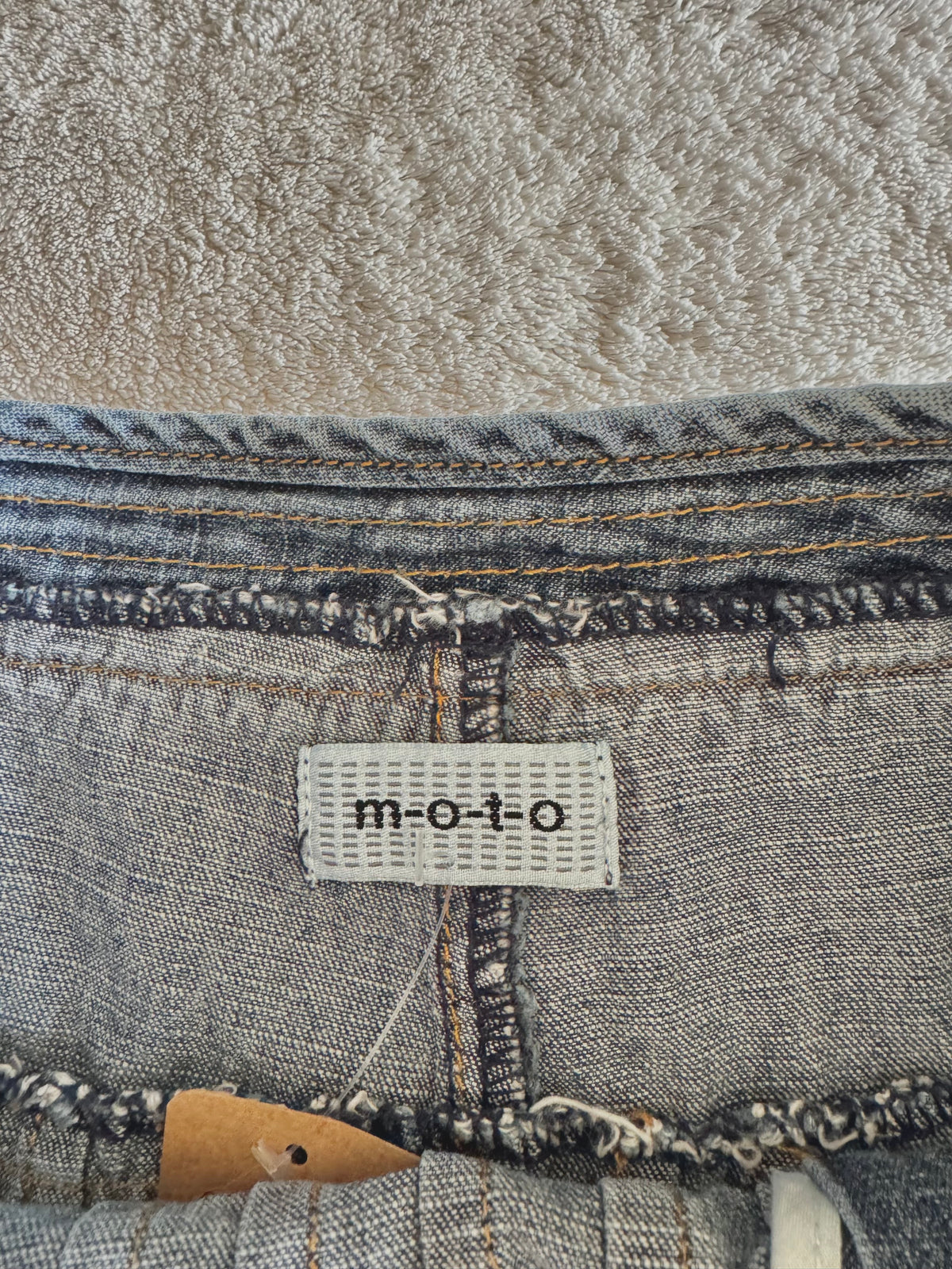 y2k vintage low waisted tightly pleated medium wash denim mini skirt