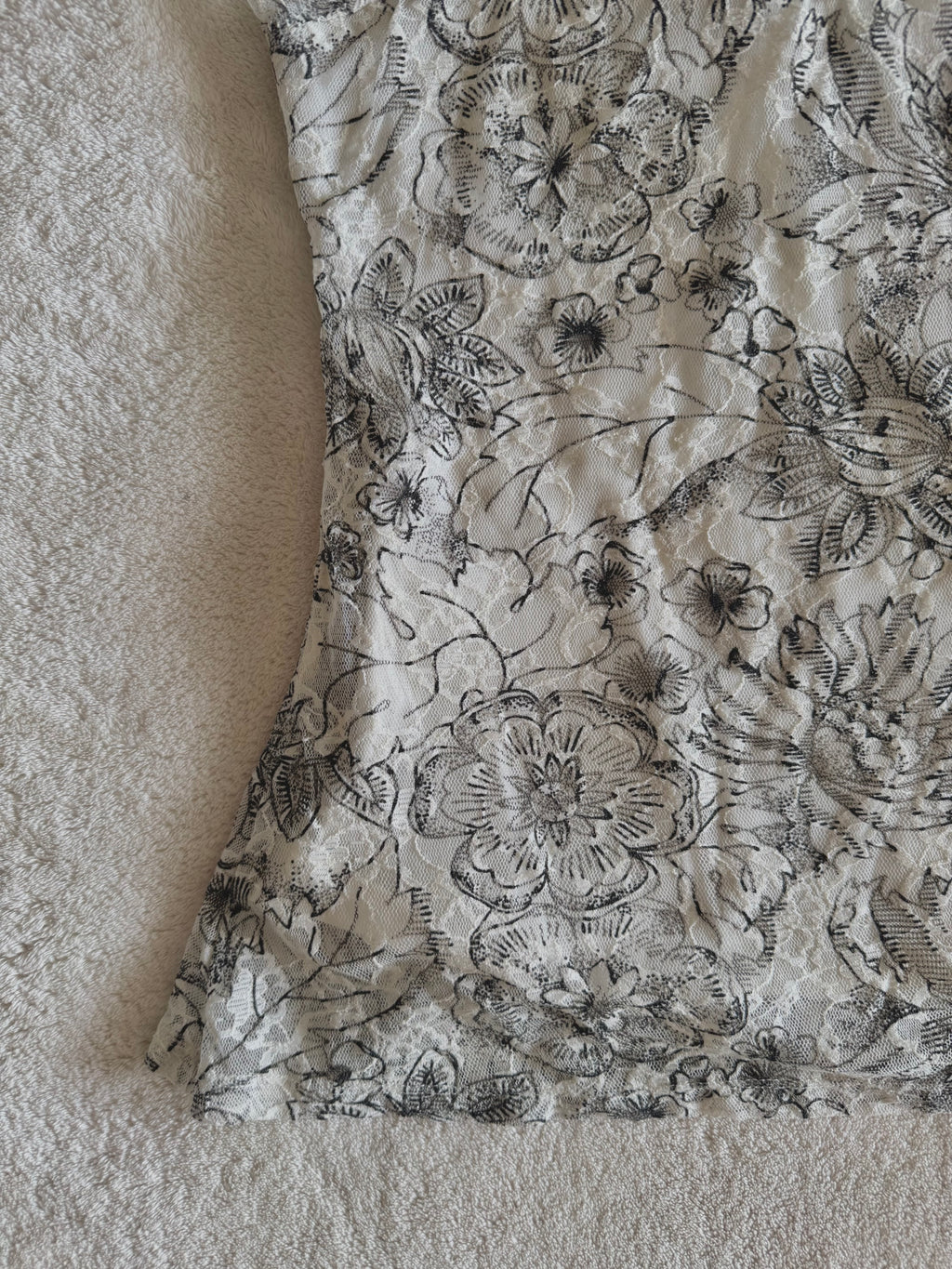 y2k vintage white floral sweetheart neckline fitted cami top