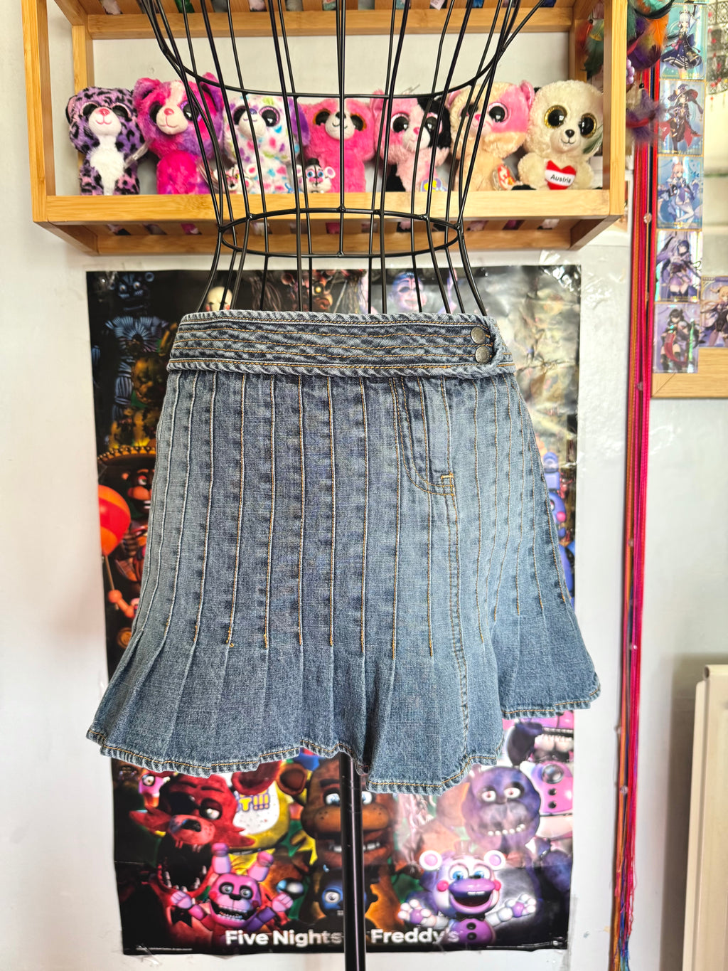 y2k vintage low waisted tightly pleated medium wash denim mini skirt