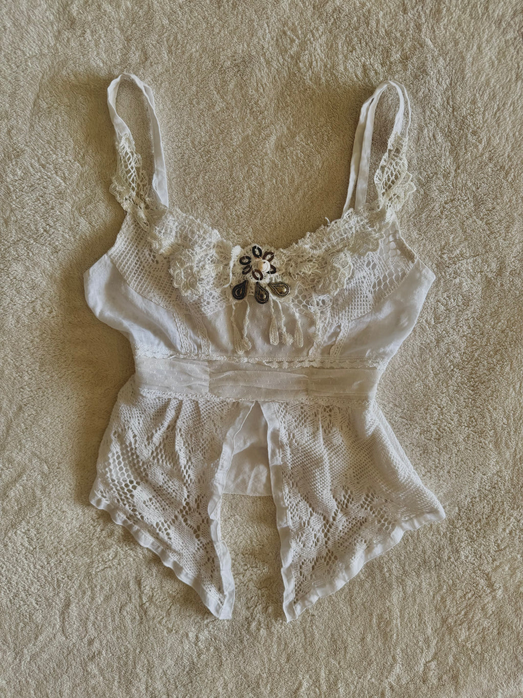 y2k vintage white crocheted cropped and fitted fairy hem cami top