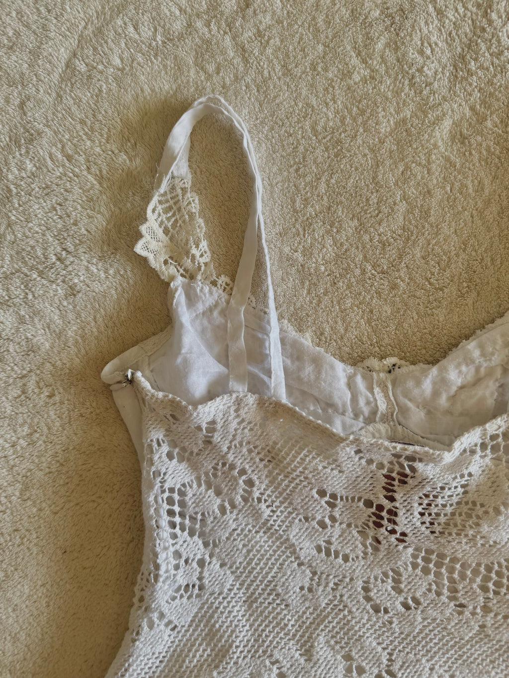 y2k vintage white crocheted cropped and fitted fairy hem cami top