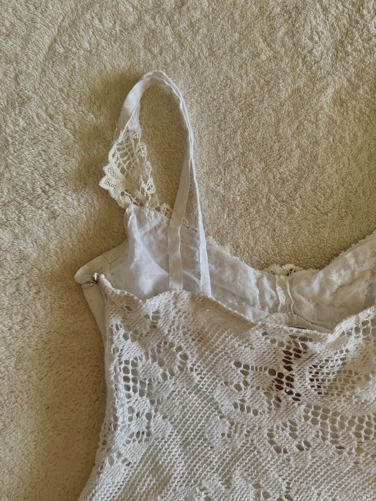 y2k vintage white crocheted cropped and fitted fairy hem cami top