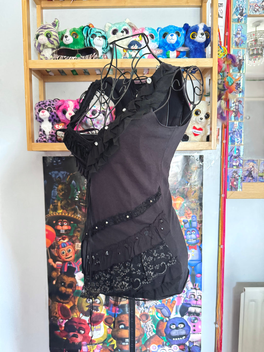 y2k vintage fitted sleeveless black vest top with lace trimmings and sequin embellishments