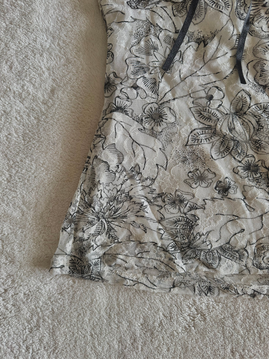 y2k vintage white floral sweetheart neckline fitted cami top