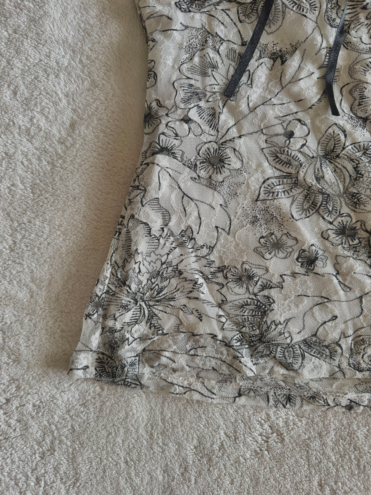 y2k vintage white floral sweetheart neckline fitted cami top
