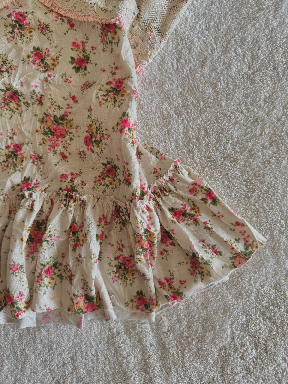 y2k vintage cream floral print sequin embellished ruffle lace trim cami top