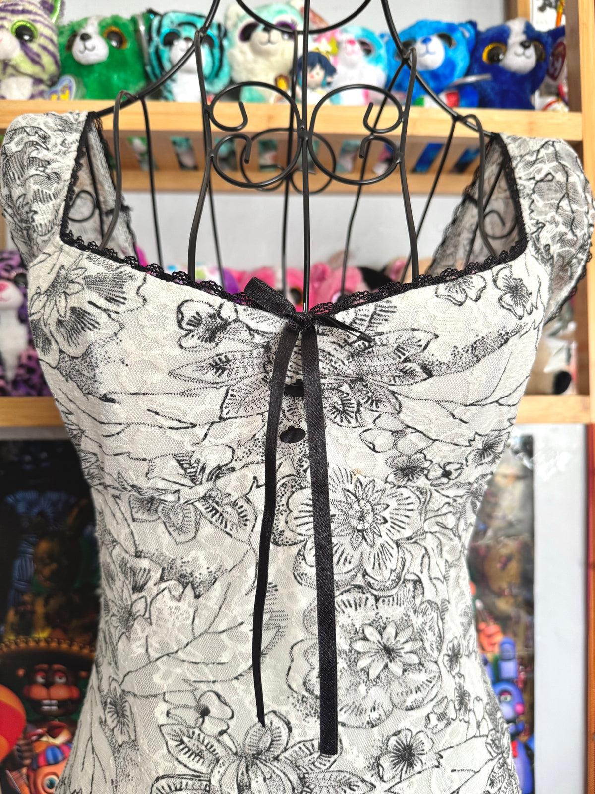 y2k vintage white floral sweetheart neckline fitted cami top